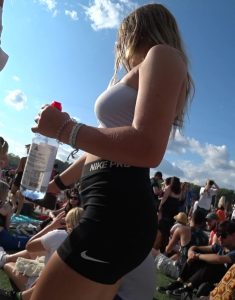 Festival Girl in Nike Pro Leggings