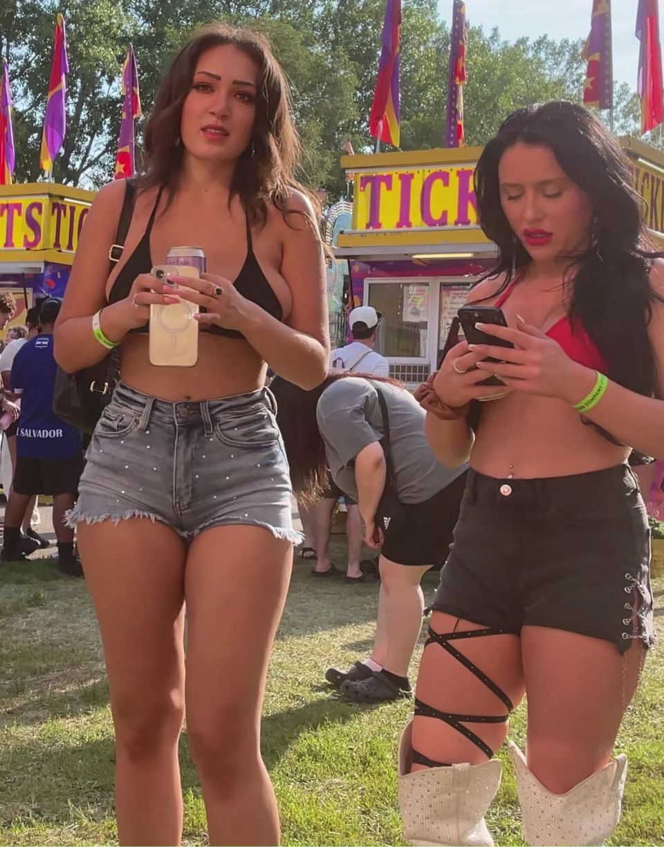 Two Sexy Chicks 2