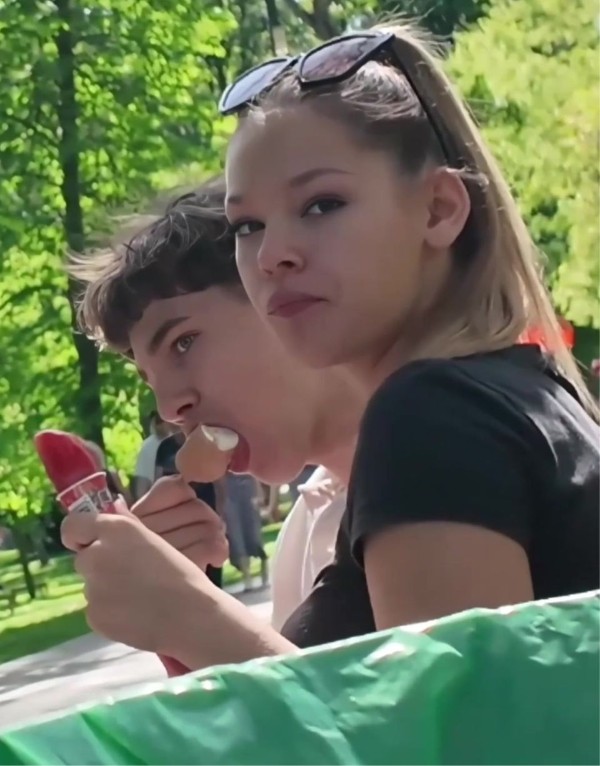 Blonde Teen likes Ice Cream