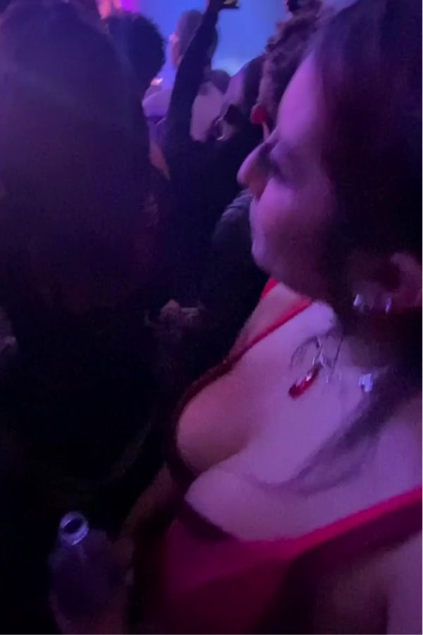 Cleavage during Concert