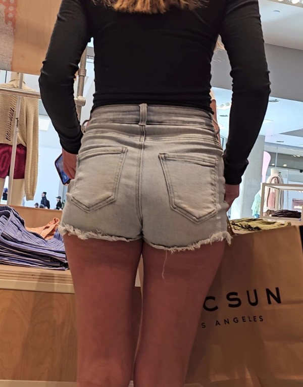 Insane Booties in Tight Shorts
